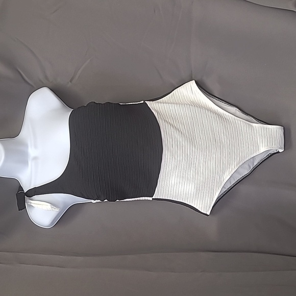 Cupshe 2 Toned, One Piece, White And Black, Size Large - Picture 1 of 9